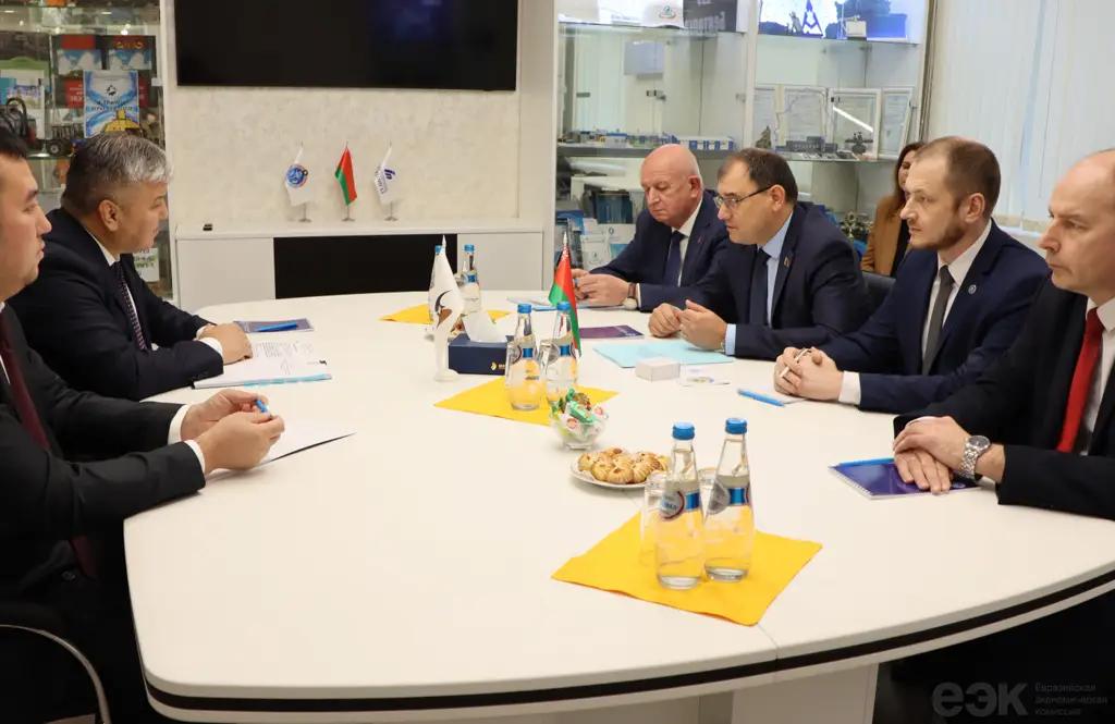 Арзыбек Кожошев провел рабочую встречу с министром энергетики Беларуси