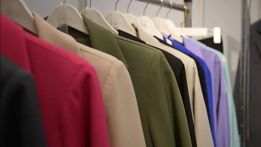 В КР сократилось производство тканей, но выросло верхней одежды