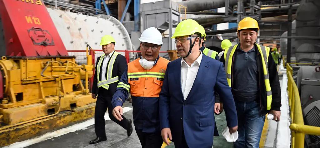 Садыр Жапаров предложил сотрудничество монгольскому заводу по добыче меди