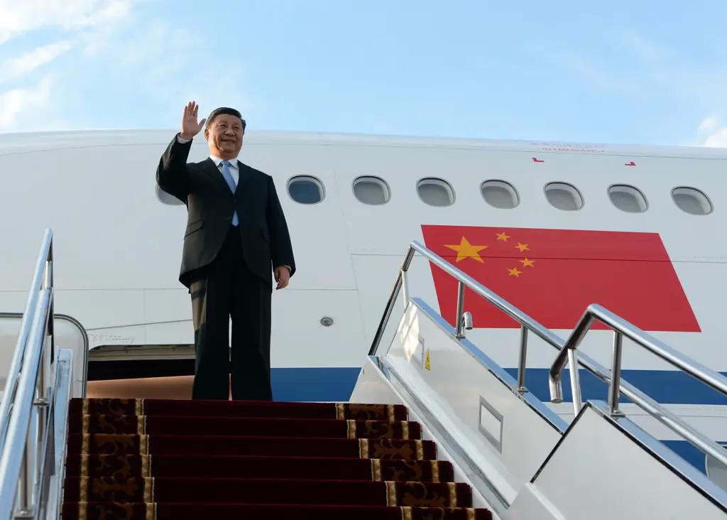 Си Цзиньпин прибыл с госвизитом в Кыргызстан