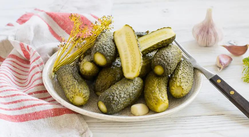 Войска МВД закупят соленых огурцов. Тендер отменен из-за техошибки