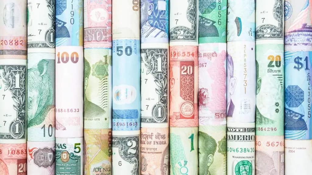 Сом ослаб к 21-й из 38 валют, котируемых в Кыргызстане