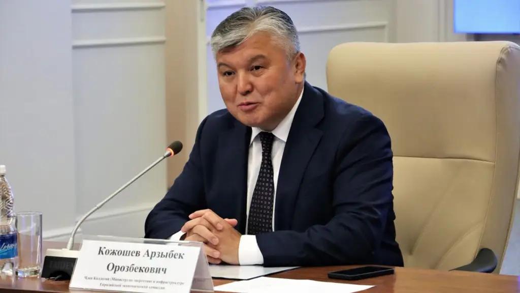 Арзыбек Кожошев озвучил приоритетные транспортные проекты, реализуемые в КР