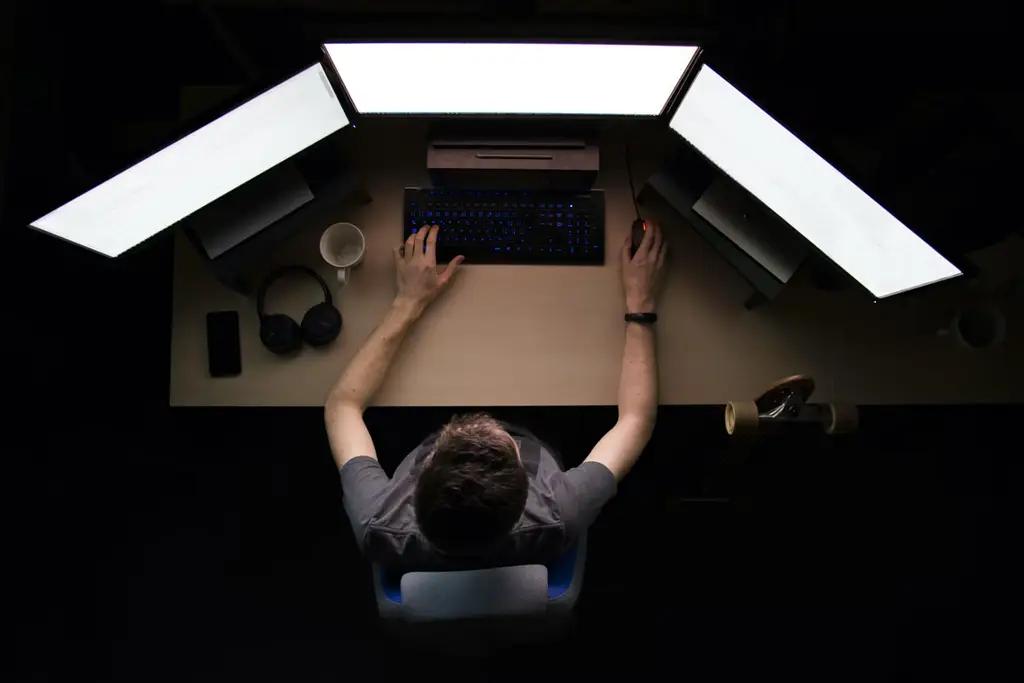 Кабмин вручит IT-разработчикам стипендии на 10 млн сомов