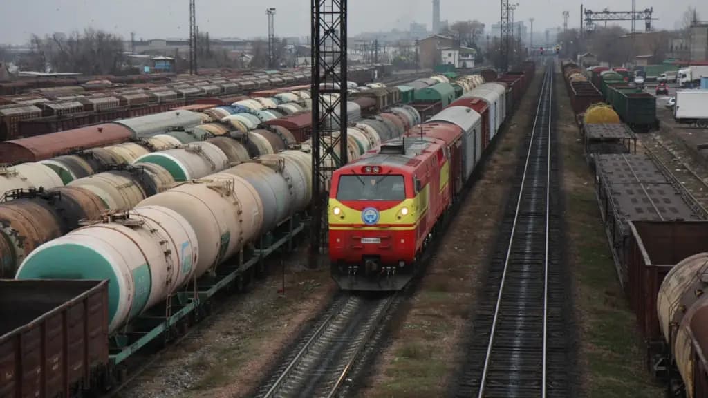 «Кыргыз Темир Жолу» выплатил предпринимателю долг в 2.4 млн сомов