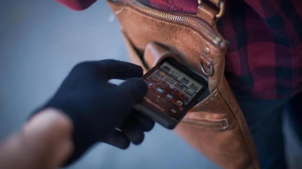 Россиянам позволят отключать украденные телефоны удаленно