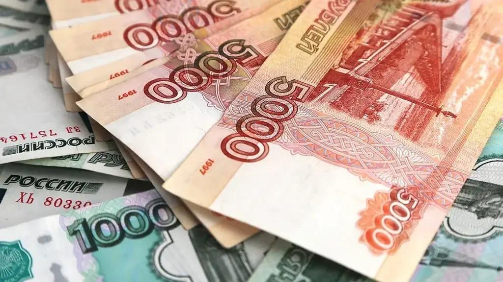 Доллар и евро значительно уступили рублю. Курсы Центробанка