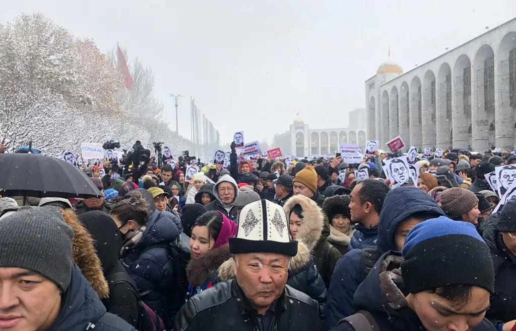 В Бишкеке прошел мирный митинг против коррупции