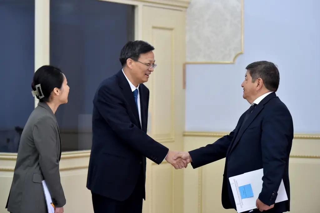 В Кыргызстан хотят завезти 1.5 тысячи автобусов из Китая