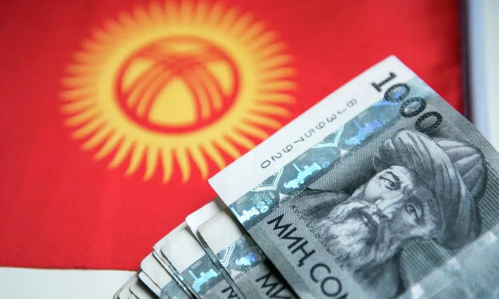 Сом укрепился к рублю, но просел к доллару США. Курсы на 6 сентября