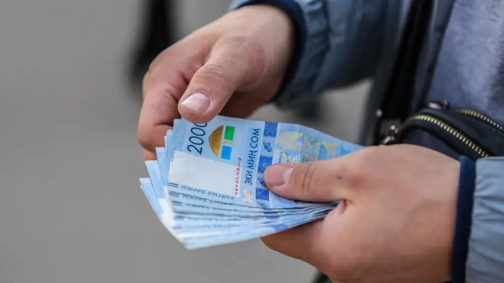 В КР зарплаты больше всего выросли в сфере культуры и соцзащиты