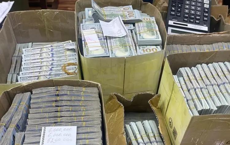 В кабинете бизнесмена Журата Абдуллаева нашли 822 млн сомов