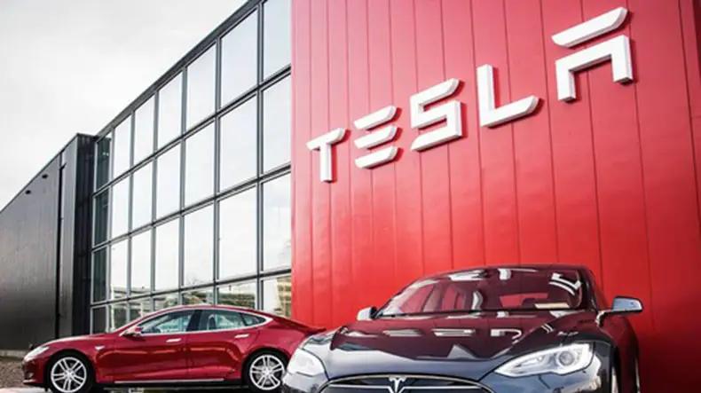 Tesla потеряла $702 млн за первые три месяца 2019 года