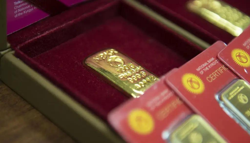 Золотые слитки Нацбанка впервые за неделю подорожали
