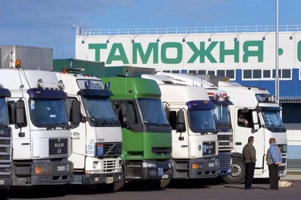 «Казахстан по два года не пропускает грузы» — глава таможни КР