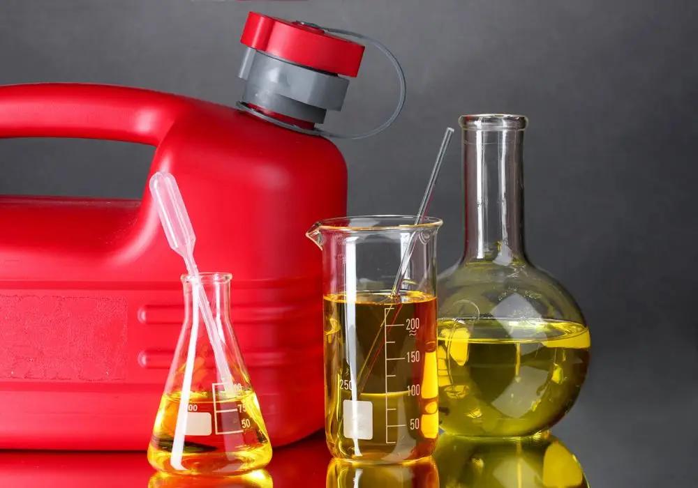 В КР ввели временный запрет на экспорт нефтепродуктов