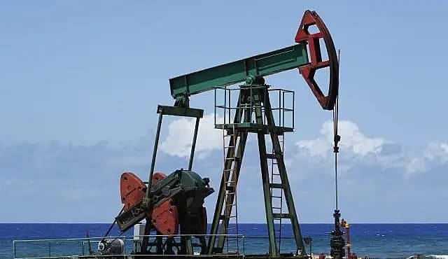 На фоне сокращения добычи в США цена нефти может вырасти до $40-50 за баррель