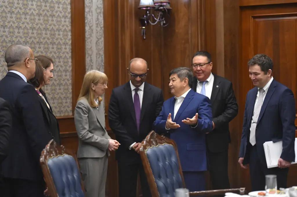 Акылбек Жапаров встретился с вице-президентом Всемирного банка