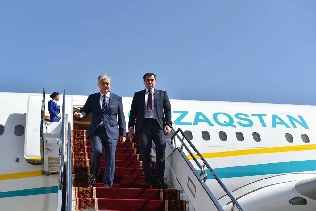 Президент Казахстана Касым-Жомарт Токаев прибыл в Бишкек