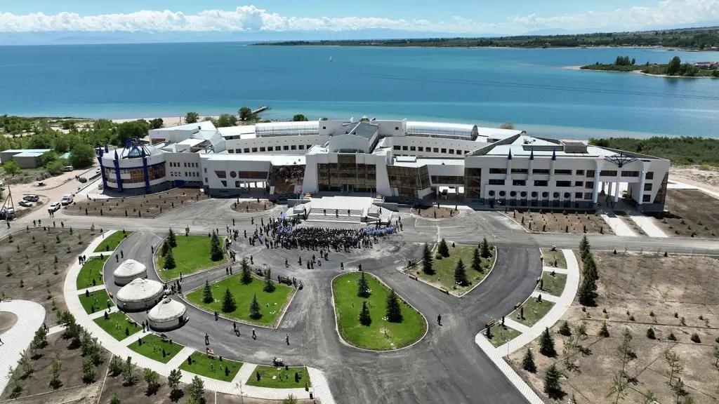 Кабмин увеличил финансирование на летний отдых малоимущих детей