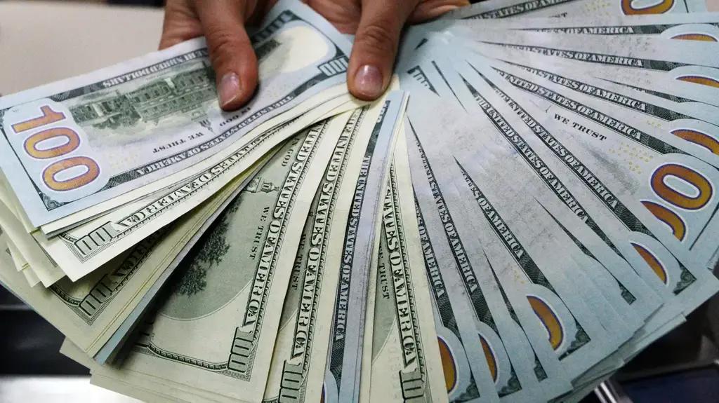 Курс доллара на межбанковских торгах вырос