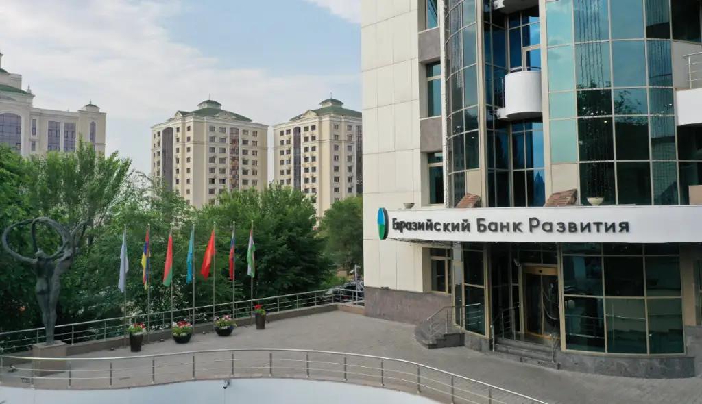 Распределение акций. Кыргызстану принадлежит 4.23% акций ЕАБР