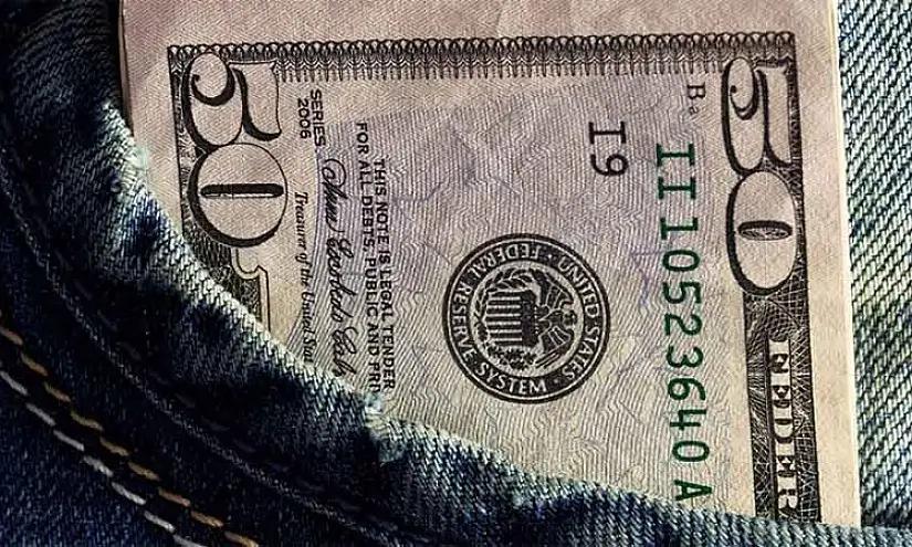 НБ КР оштрафовал еще одного валютчика