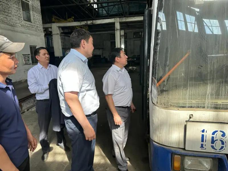 В Бишкеке отремонтировали восемь простаивавших троллейбусов