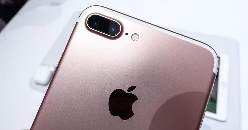 За 3 дня россияне потратили на покупку iPhone 7 и 7 Plus более 2 млрд рублей