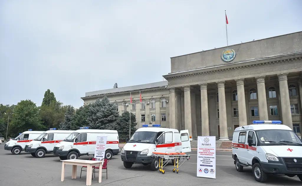 Фонд «Ассанабил» передал медучреждениям семь машин скорой помощи