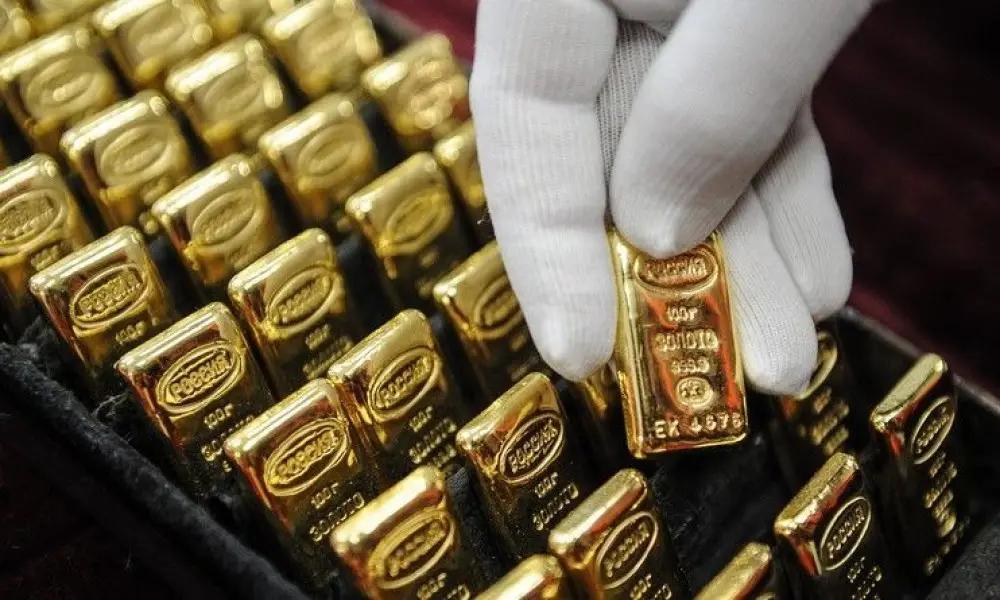 Унция золота НБ КР подешевела на $3.4