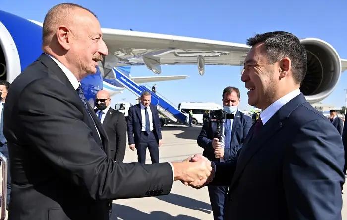 Начались переговоры Садыра Жапарова с Ильхамом Алиевым