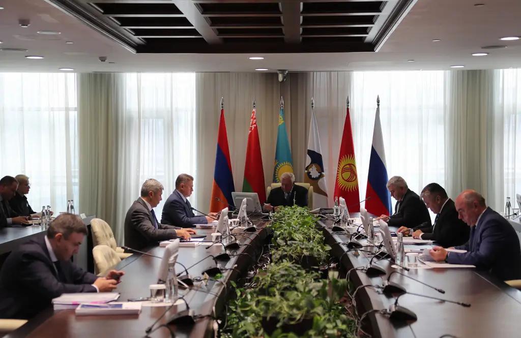 Долг сектора госуправления Кыргызстана превысил пороговое значение на 10.3%