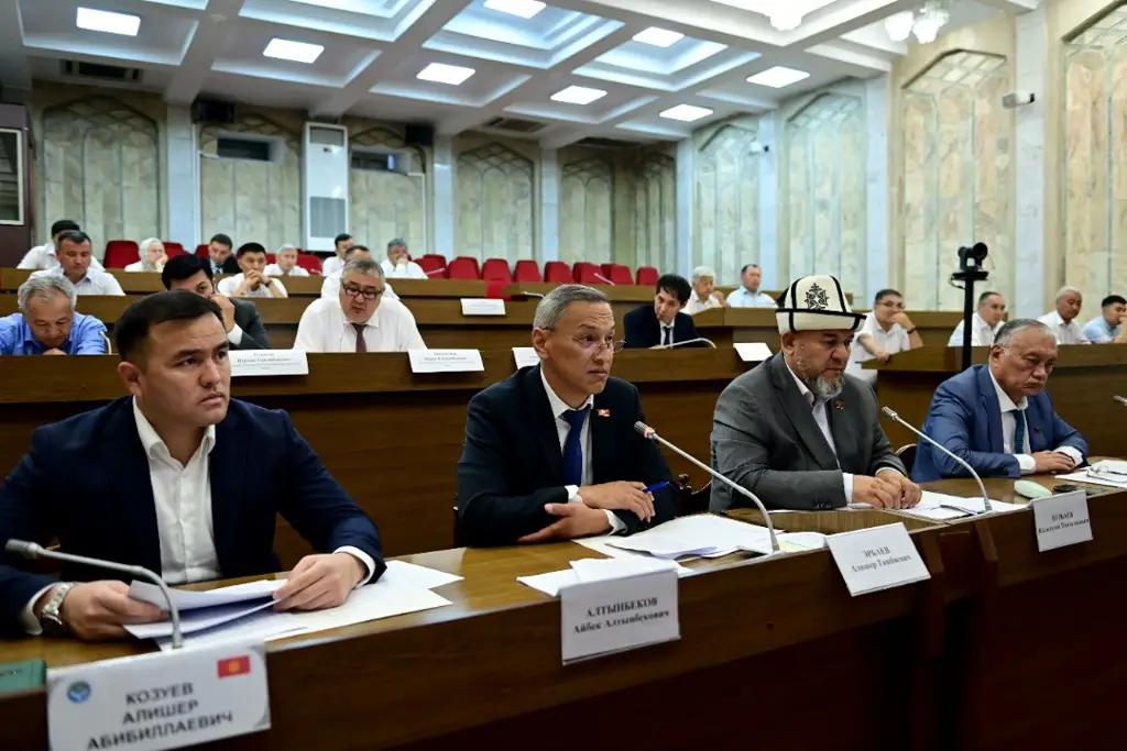 Комитет ЖК не стал слушать отчет об исполнении бюджета. Потребовали явки министра