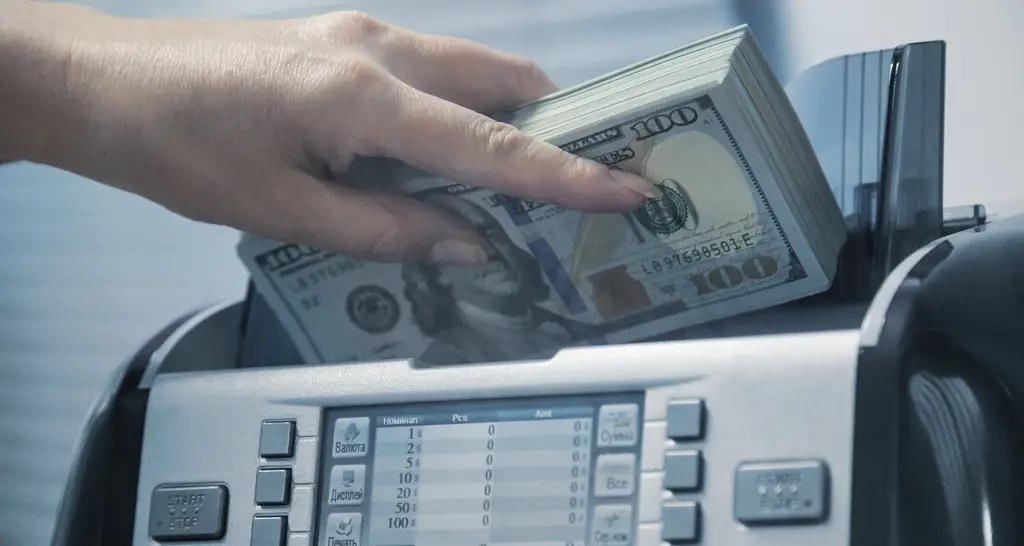 Нацбанк приостановил лицензии трех бишкекских обменок