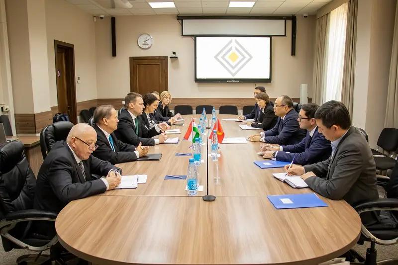 КР и Венгрия будут сотрудничать в банковской сфере