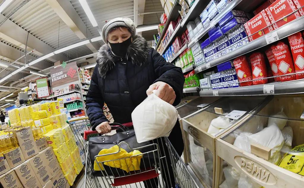 Крупные торговые сети снизят цены на сахар на 4.4%