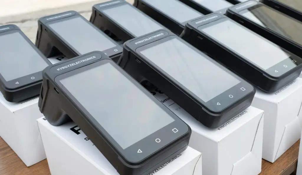 ГНС начала бесплатную выдачу 32 тысяч контрольно-кассовых машин