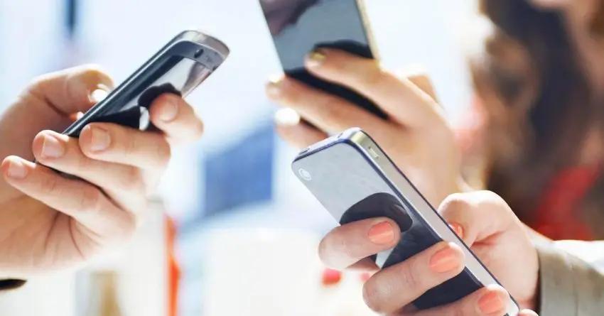 Сколько кыргызстанцы потратили на услуги связи в 2022 году?