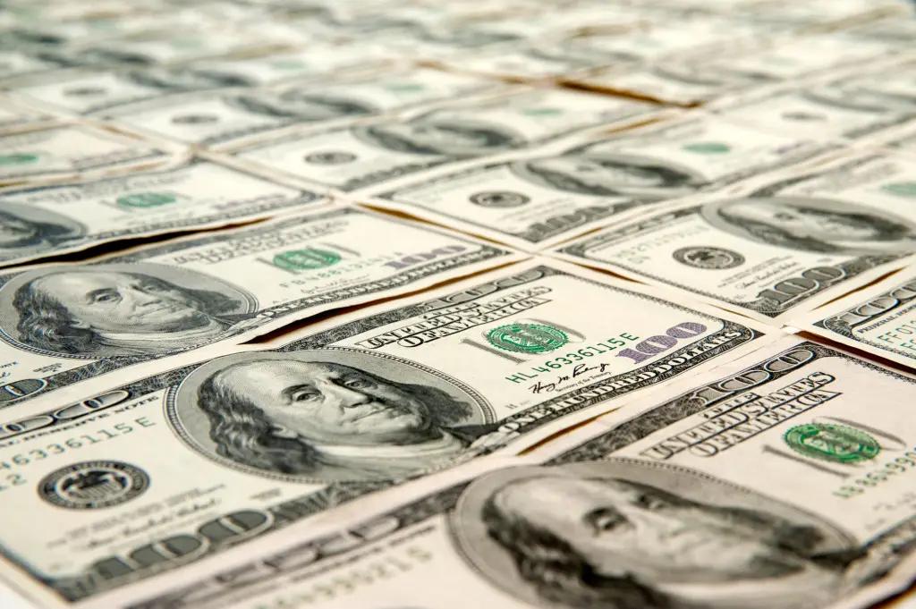 Восьмая интервенция за месяц — НБ КР продал $3.1 млн