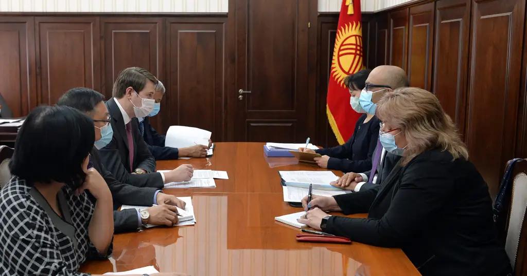 В КР более 1 тысячи школ получат новое компьютерное оборудование