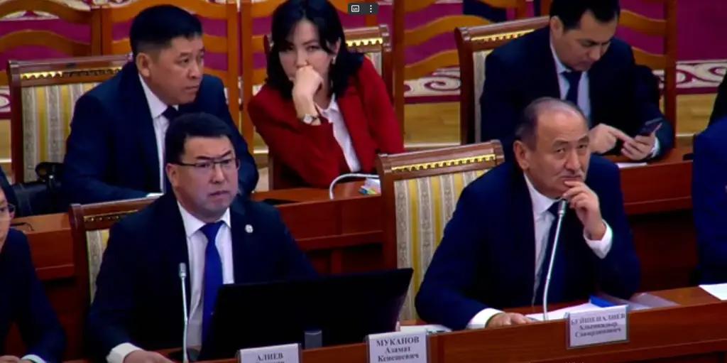 ФОМС не смог застраховать всех иностранных студентов