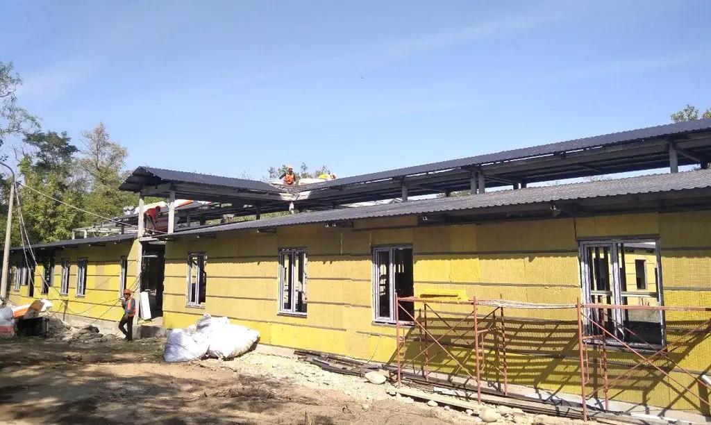 Быстровозводимый — не значит плохой. Как строится больница в Бишкеке