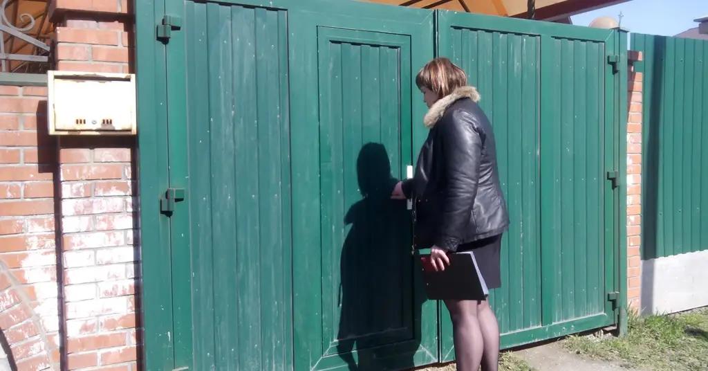 Налоговики обещают устроить рейды и подворовые обходы для выявления неплательщиков