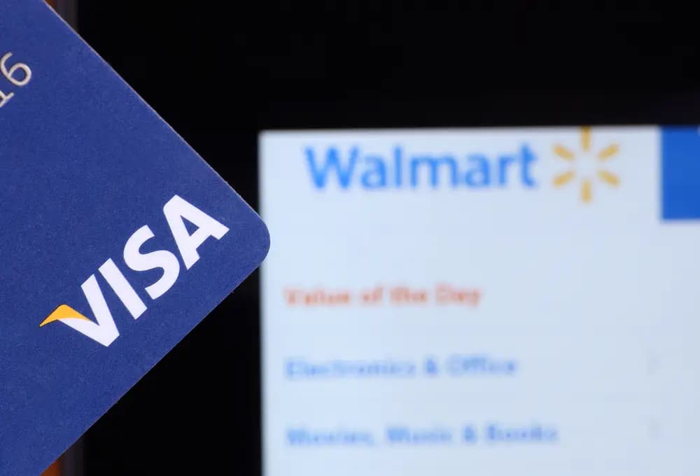 Walmart отказался от работы с картами Visa в Канаде