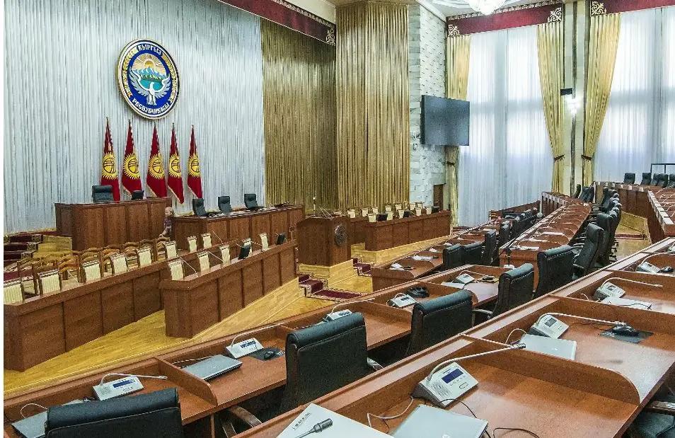 Жогорку Кенеш потратил в мае трехмесячный бюджет — $1.4 млн