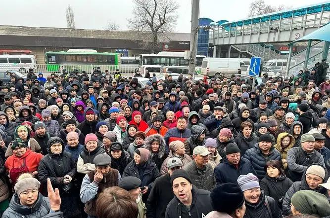 Президент создал рабочую комиссию по протестам рынков