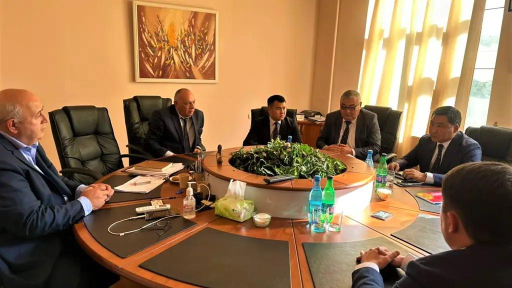 Глава Минэкономики встретился с директором ТПП Армении