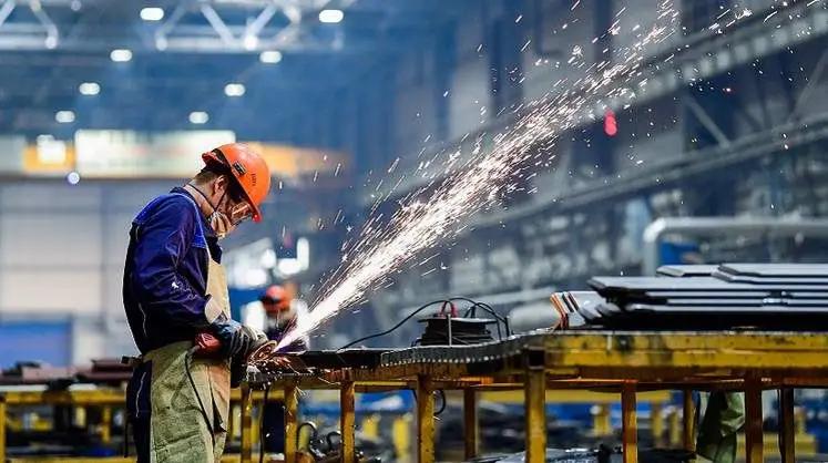 Объем промышленной продукции с начала 2024 года составил 74.4 млрд сомов