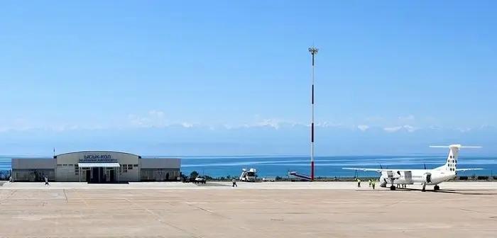 Открылся авиарейс из Оша на Иссык-Куль